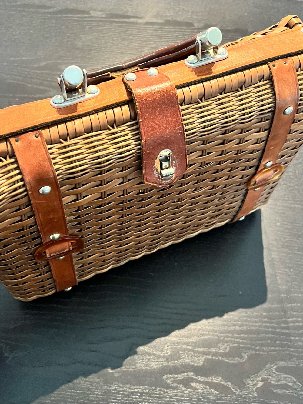 Vintage Brown Wicker Picnic-Style Handbag with Tan Leather Trim